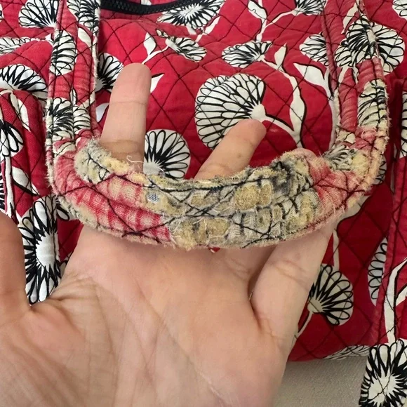 Vera Bradley Deco Daisy Red/white/black Floral Duffle Bag - Picture 7 of 9